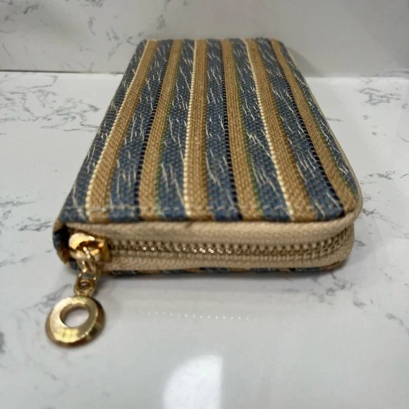 raffia zipper clutch wallet - holds 12 cards plus cash - Picture 3 of 9